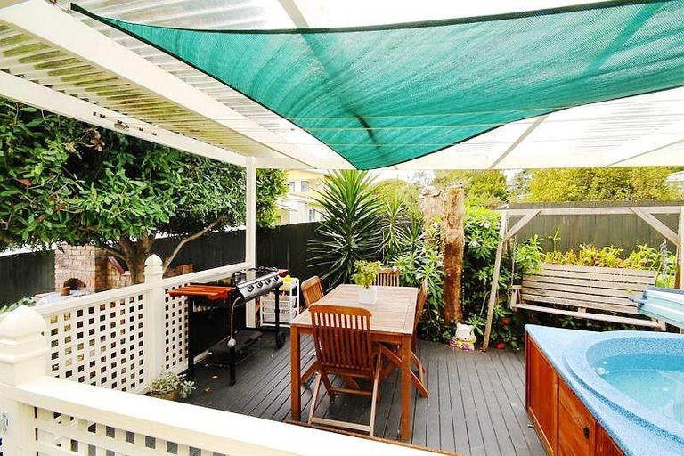 Photo of property in 62 Gardner Avenue, New Lynn, Auckland, 0600