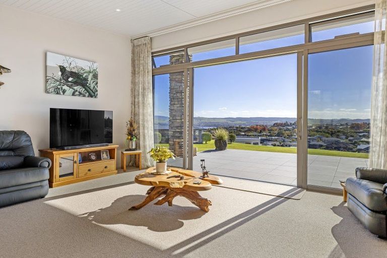 Photo of property in 7 Azalea Lane, Waipahihi, Taupo, 3330