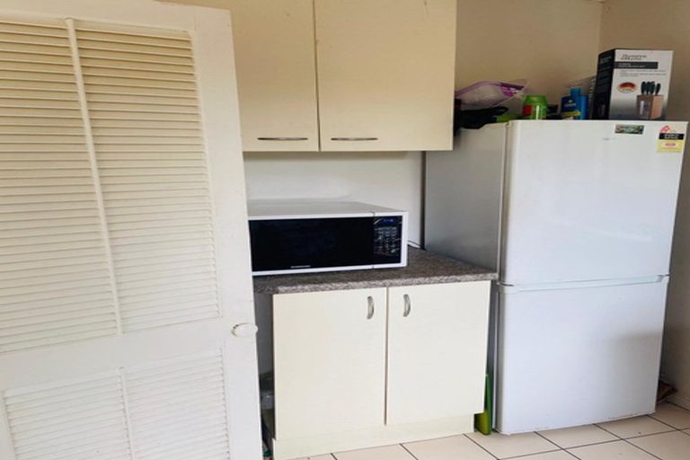 Photo of property in 4/117 Bolton Street, Blockhouse Bay, Auckland, 0600