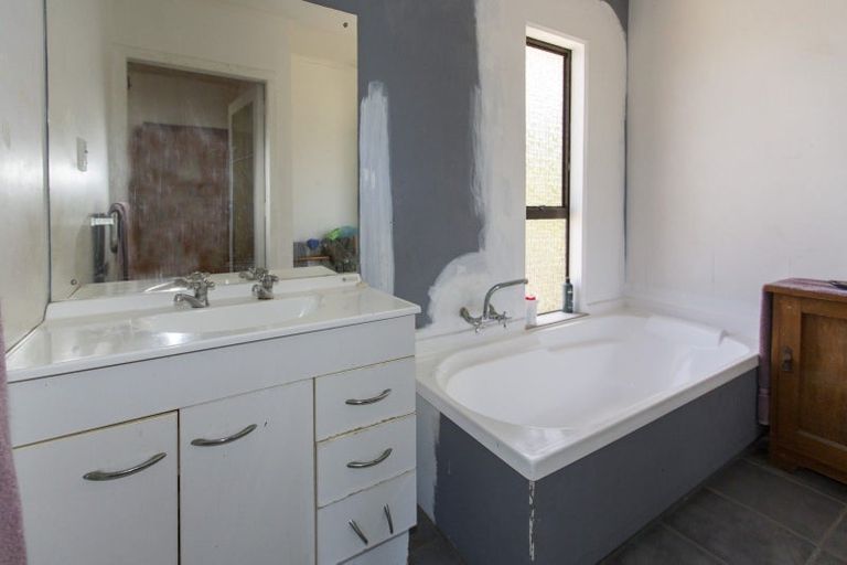 Photo of property in 32 Ripiro Drive, Baylys Beach, Dargaville, 0377