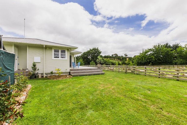 Photo of property in 18 Tiffen Lane, Waipawa, 4210