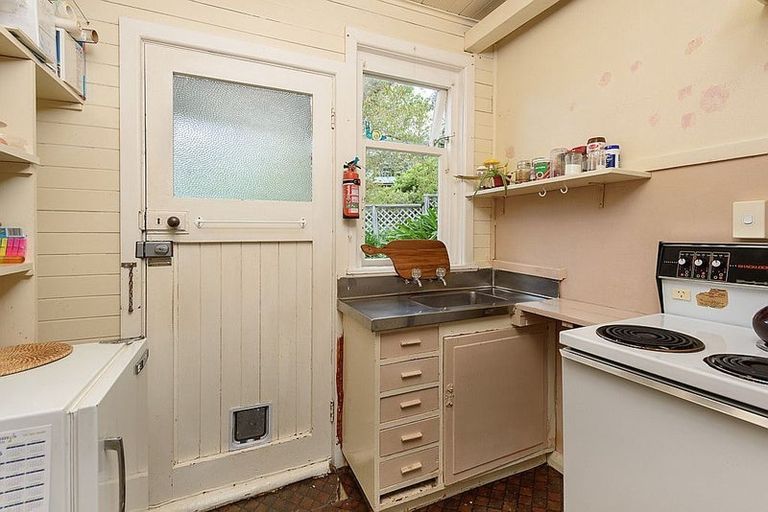 Photo of property in 33 Bentinck Avenue, Strathmore Park, Wellington, 6022