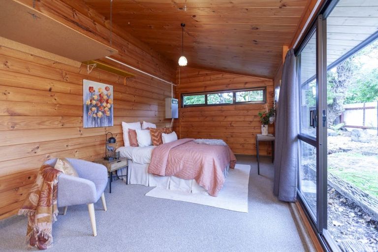 Photo of property in 1a Karaka Grove, Waikanae, 5036