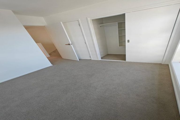 Photo of property in 4 Rauemi Way, Te Atatu South, Auckland, 0610