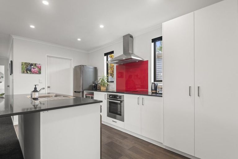 Photo of property in 54 Exeter Crescent, Takaro, Palmerston North, 4412