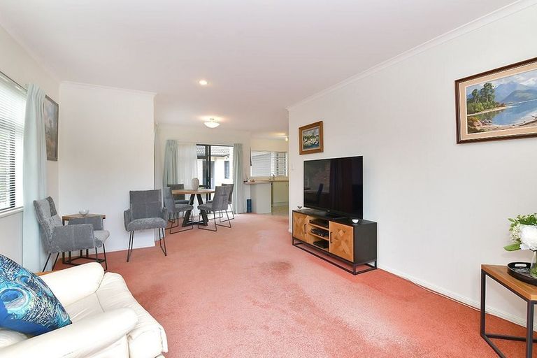 Photo of property in 12 Francis Skinner Place, Orewa, 0931