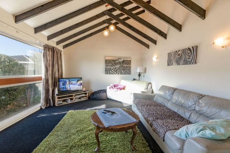Photo of property in 48 Chipping Lane, Redwood, Christchurch, 8051