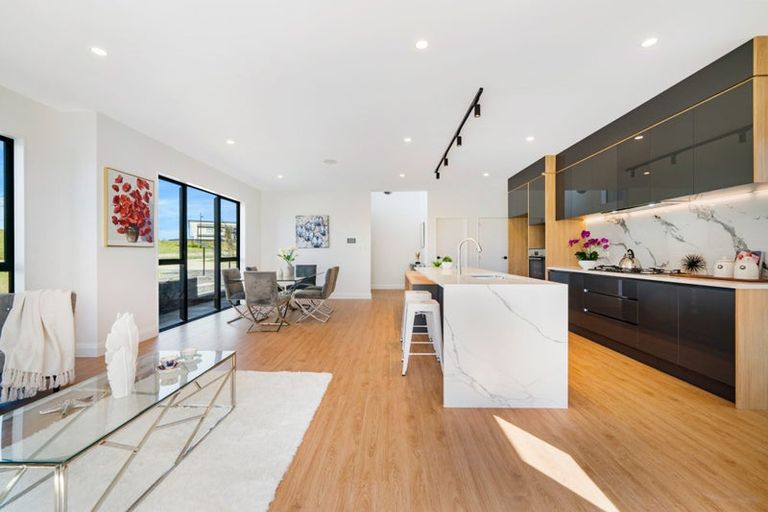 Photo of property in 14 Emerald Avenue, Rosehill, 2113