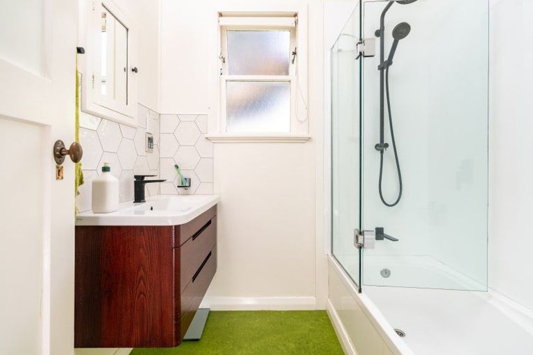 Photo of property in 167 Totara Road, Miramar, Wellington, 6022