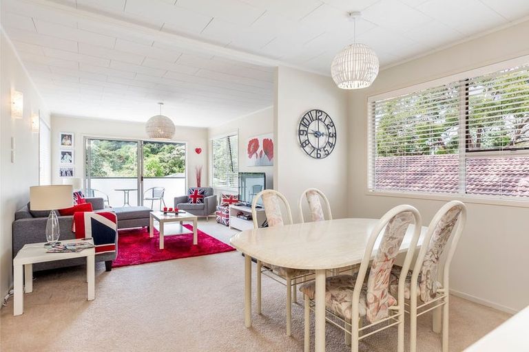 Photo of property in 25 Spinella Drive, Bayview, Auckland, 0629