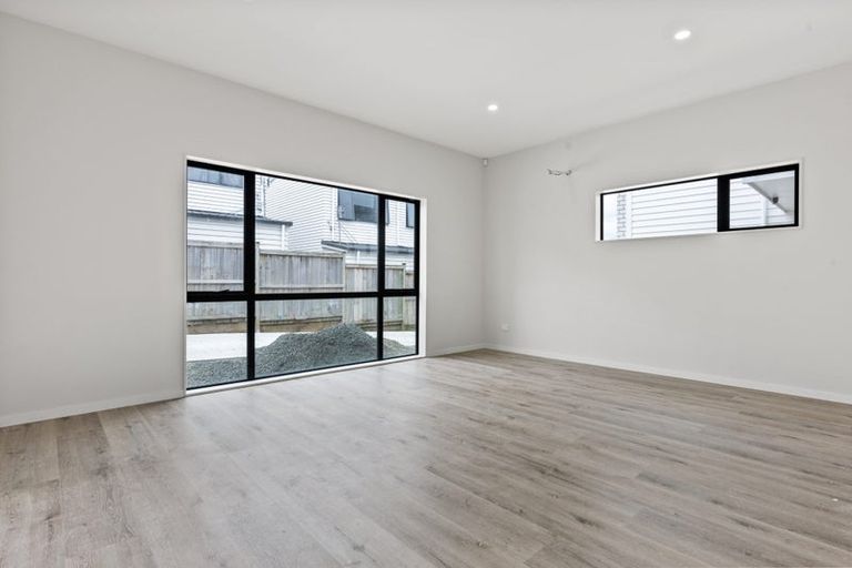 Photo of property in 44d Great South Road, Manurewa, Auckland, 2102