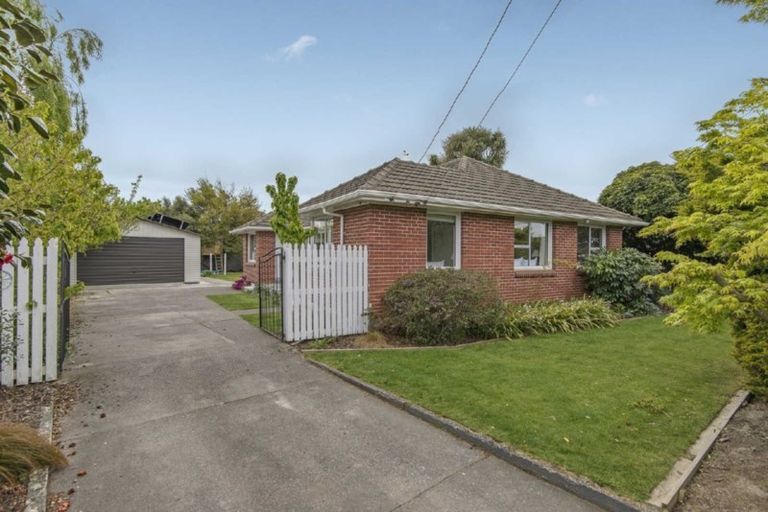 Photo of property in 16 Delph Street, Avonhead, Christchurch, 8042