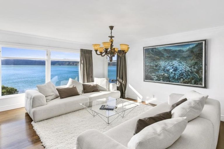 Photo of property in 379 Karaka Bay Road, Karaka Bays, Wellington, 6022