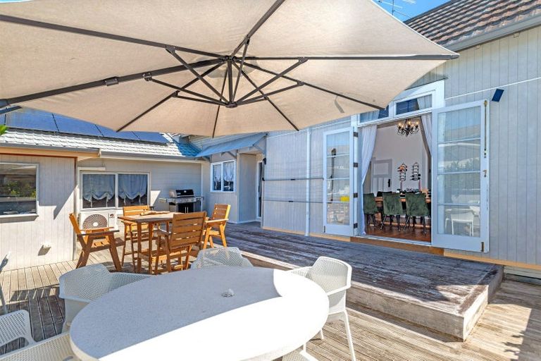 Photo of property in 2 Carnarvon Street, Gisborne, 4010