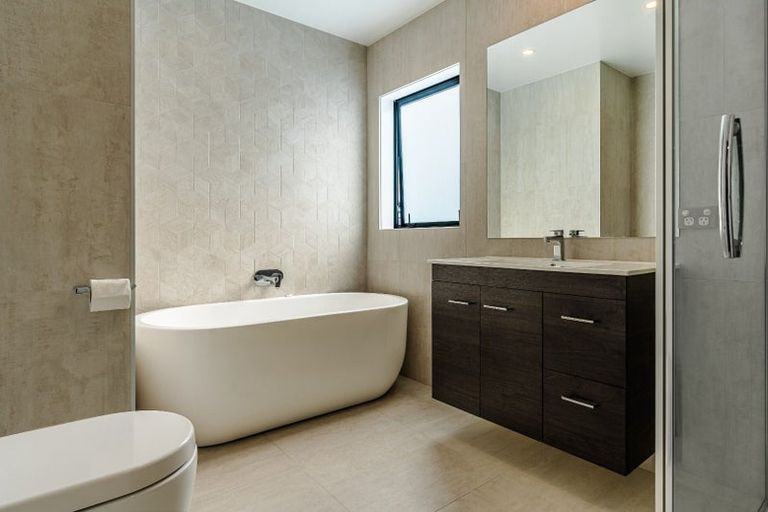 Photo of property in 2 Taikura Avenue, Red Beach, 0932