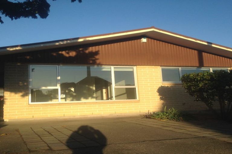 Photo of property in 77 Memorial Avenue, Ilam, Christchurch, 8053