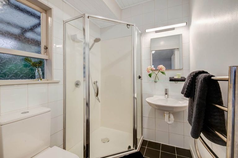 Photo of property in 3 Moffat Road, Red Beach, 0932