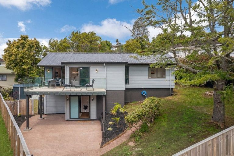 Photo of property in 10 Eagleson Street, Northcross, Auckland, 0632