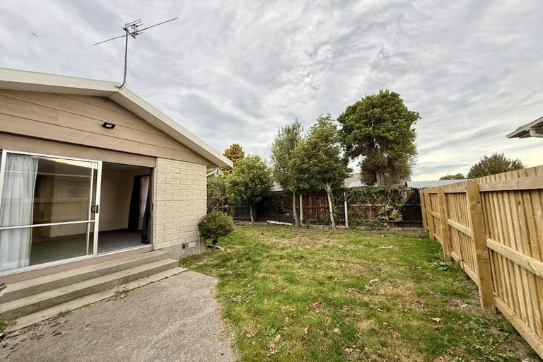 Photo of property in 2/74 Solomon Avenue, Redwood, Christchurch, 8051