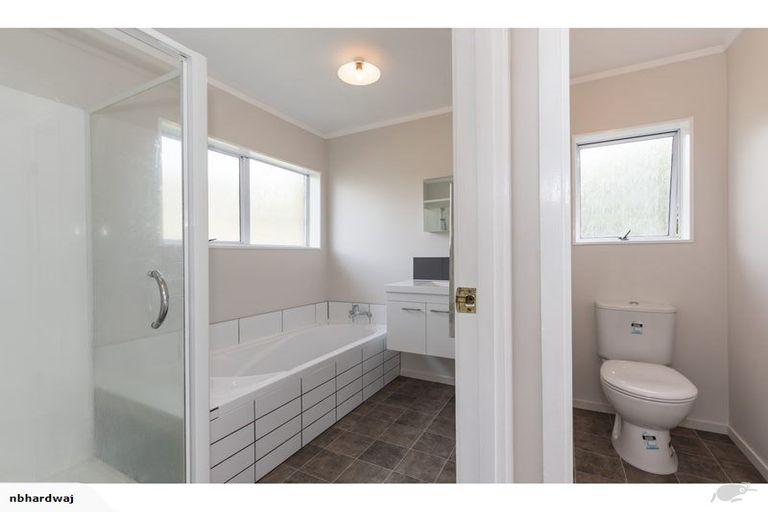 Photo of property in 5 Petrel Place, Massey, Auckland, 0614