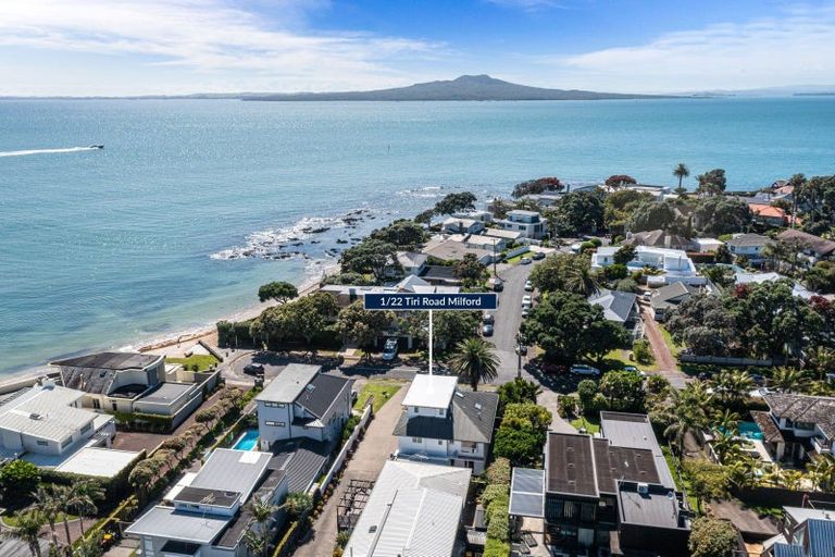 Photo of property in 22 Tiri Road, Milford, Auckland, 0620