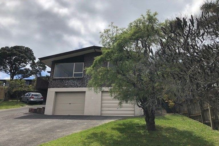 Photo of property in 1/104 Ravenwood Drive, Forrest Hill, Auckland, 0620