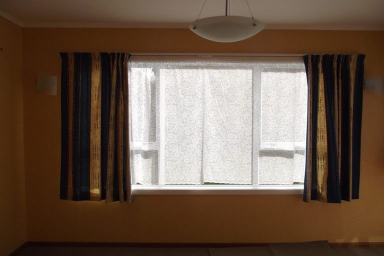 Photo of property in 3 Dunmail Way, Newlands, Wellington, 6037