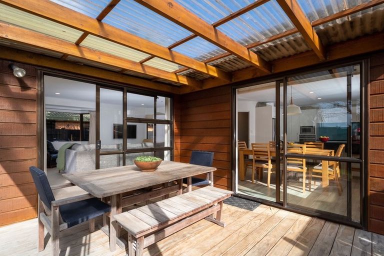 Photo of property in 11 Javelin Place, West Harbour, Auckland, 0618