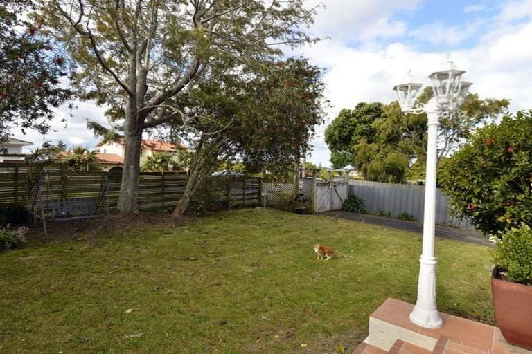 Photo of property in 1/37 Coronation Road, Hillcrest, Auckland, 0627