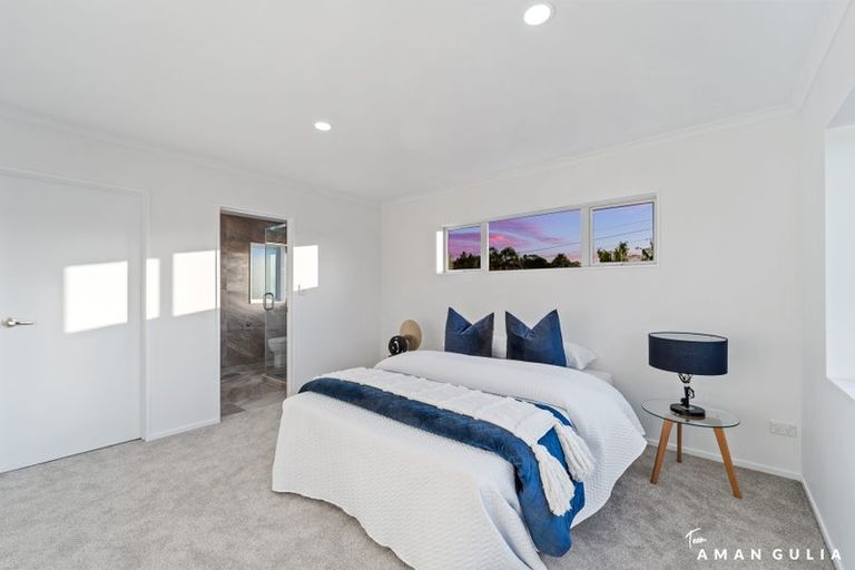 Photo of property in 208a Henderson Valley Road, Henderson, Auckland, 0612