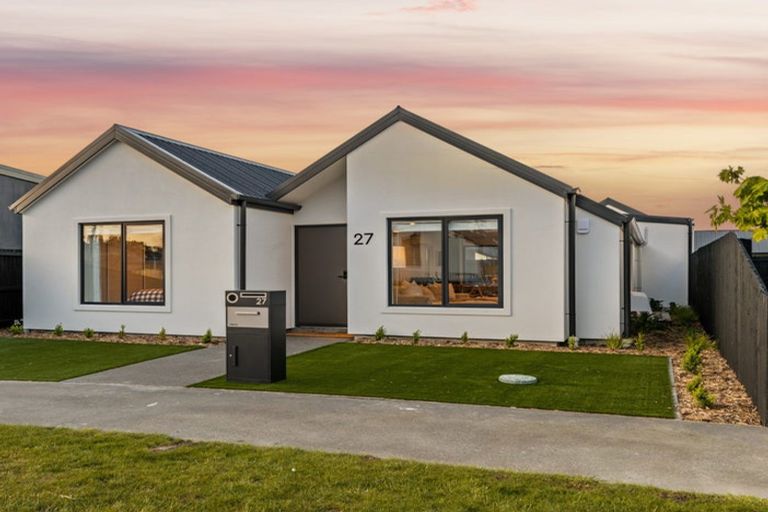 Photo of property in 27 Eminence Drive, Northwood, Christchurch, 8051