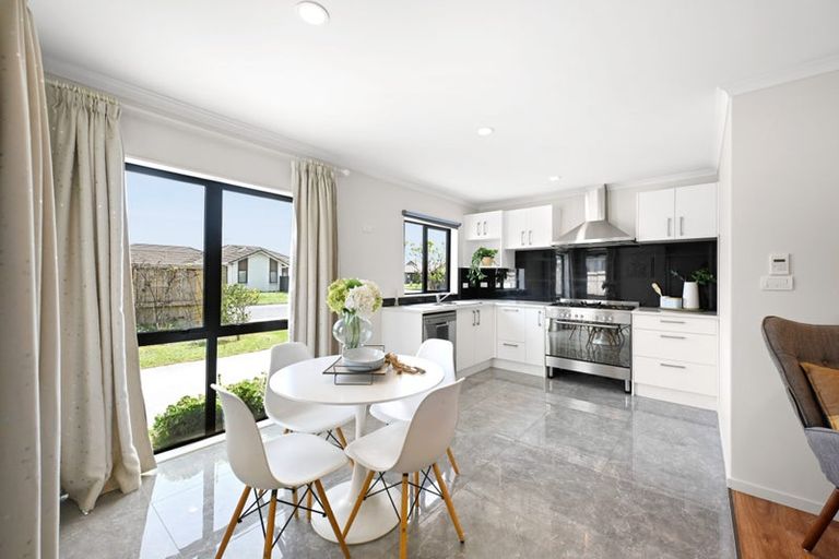 Photo of property in 33 Sirius Crescent, Rototuna North, Hamilton, 3210