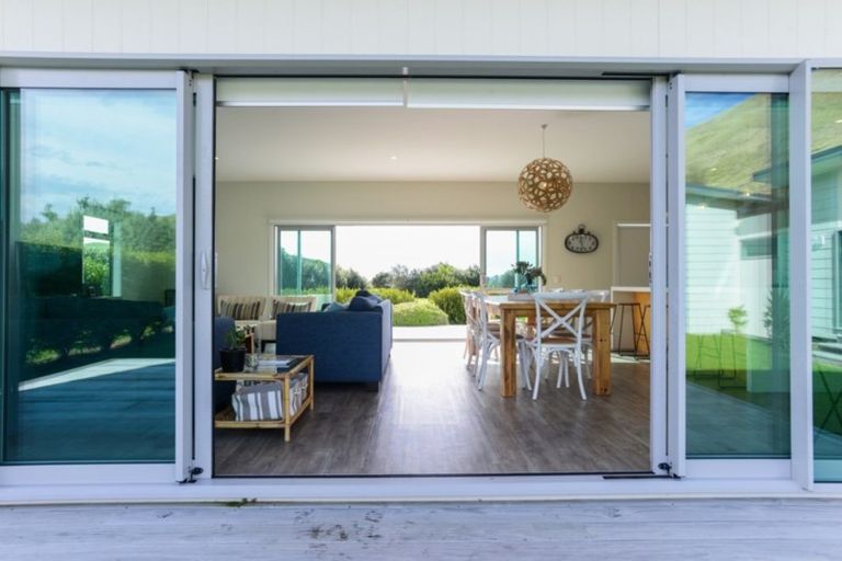 Photo of property in 59 Shoal Beach Road, Aramoana, Omakere, 4271