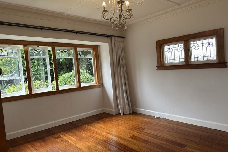 Photo of property in 42 Puriri Terrace, Roslyn, Palmerston North, 4414