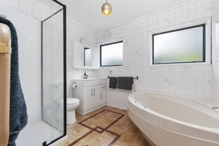 Photo of property in 11a Orewa Heights Crescent, Orewa, 0931