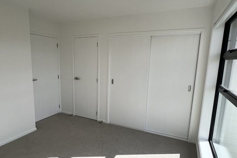 Photo of property in 66 Rauemi Way, Te Atatu South, Auckland, 0610