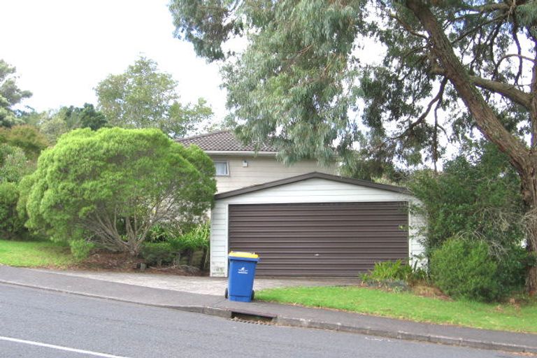 Photo of property in 16 Kemp Road, Massey, Auckland, 0614