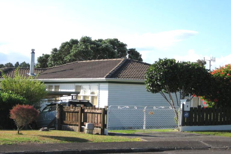 Photo of property in 4 Dolan Place, New Lynn, Auckland, 0600