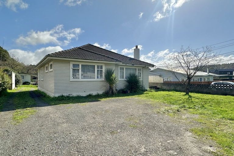 Photo of property in 23 Kereru Grove, Stokes Valley, Lower Hutt, 5019