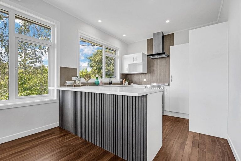 Photo of property in 2 Fairmount Road, Titirangi, Auckland, 0604