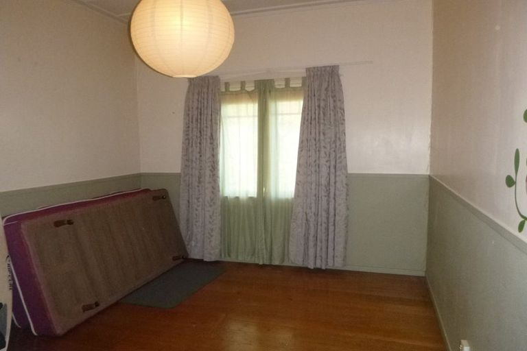 Photo of property in 2 Gow Street, Helensville, 0800