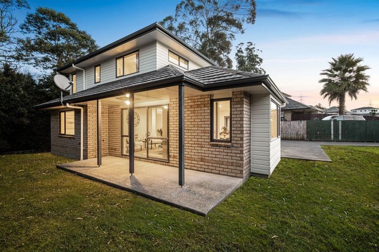 Photo of property in 16 Elder Place, Massey, Auckland, 0614