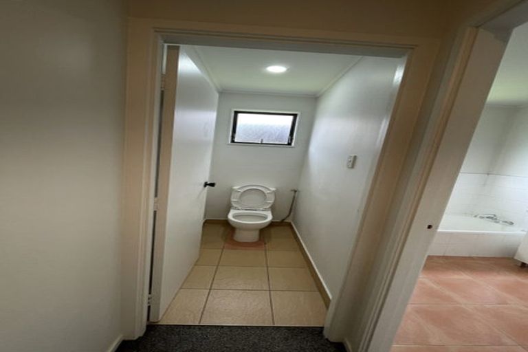 Photo of property in 6 Marco Place, Highland Park, Auckland, 2010