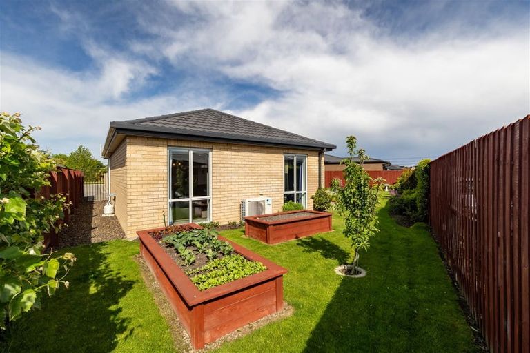 Photo of property in 5 Glenbarr Lane, Broomfield, Christchurch, 8042