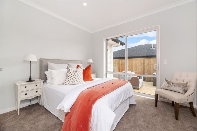 Photo of property in 17 Boocock Crescent, Orewa, 0931
