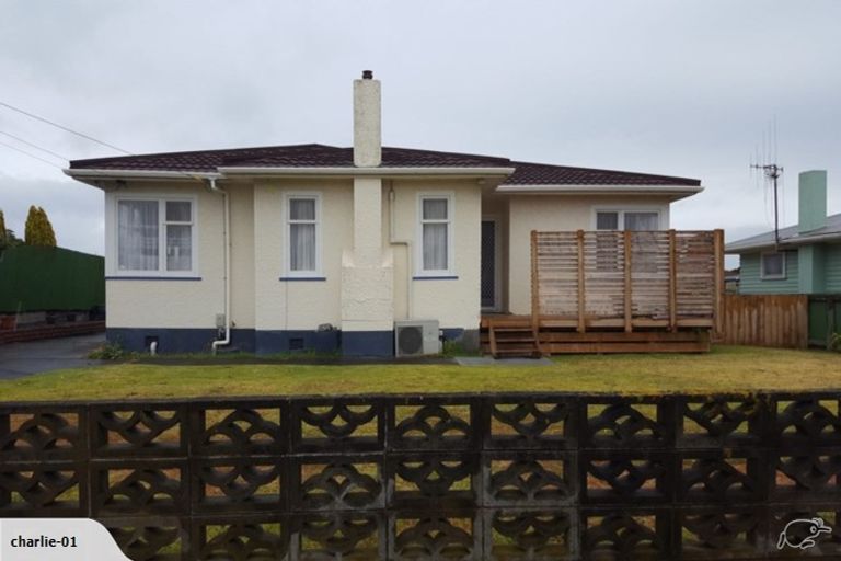 Photo of property in 15 Laird Street, Castlecliff, Whanganui, 4501