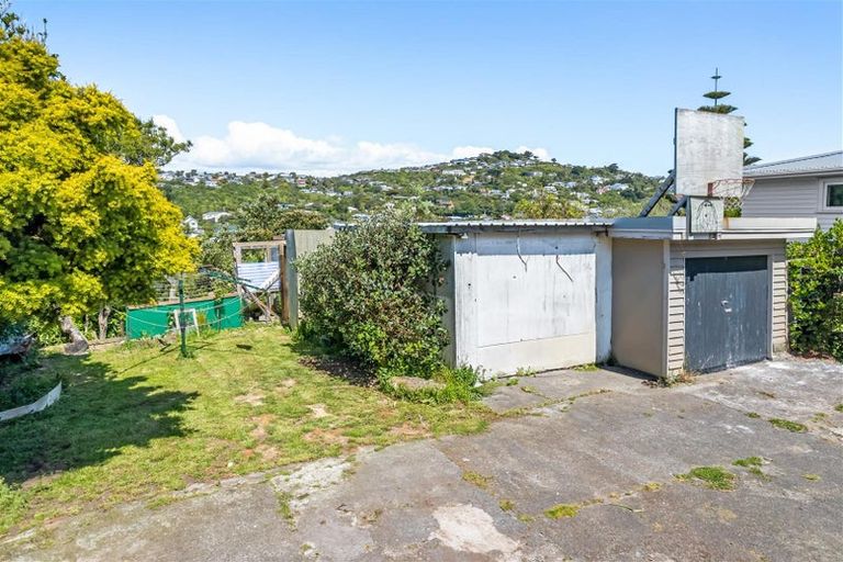 Photo of property in 34 Bassett Road, Johnsonville, Wellington, 6037
