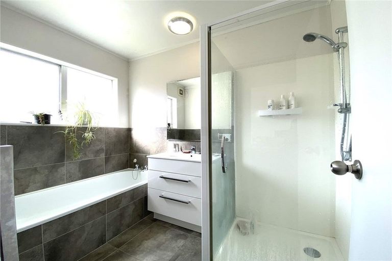 Photo of property in 7/15a Oates Road, Glen Eden, Auckland, 0602