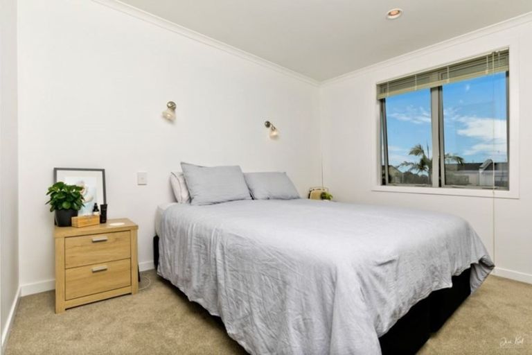 Photo of property in 36 Gunner Drive, Te Atatu Peninsula, Auckland, 0610