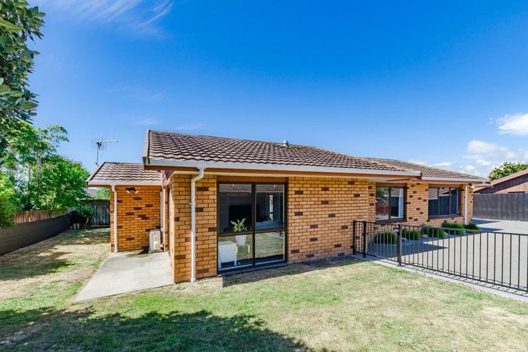 Photo of property in 4 Oakwood Grove, Paraparaumu Beach, Paraparaumu, 5032